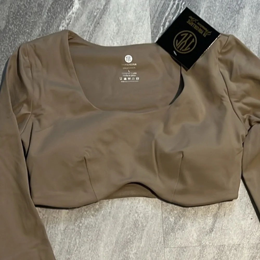 Effortless Contour Long Sleeve Crop Top desert taupe Large built in bra TLC - Picture 2 of 12